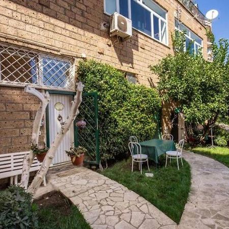 Green Corner In Trastevere Rome Exterior photo